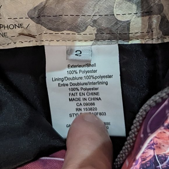 Adorable Two-Piece Snowsuit - Mountain Print in Pink and Purple - Size 2 - Picture 8 of 8